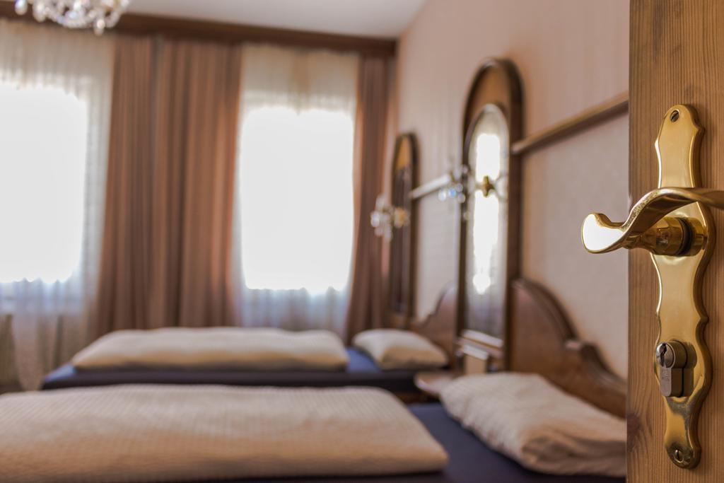 Hotel Five Seasons Фюрт Экстерьер фото