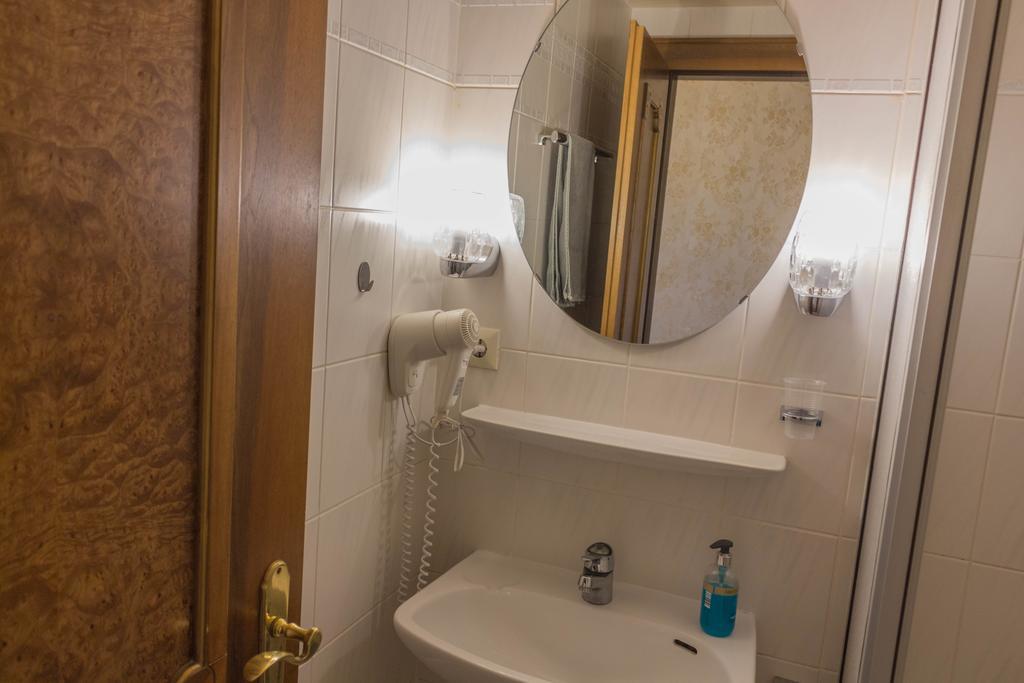 Hotel Five Seasons Фюрт Экстерьер фото